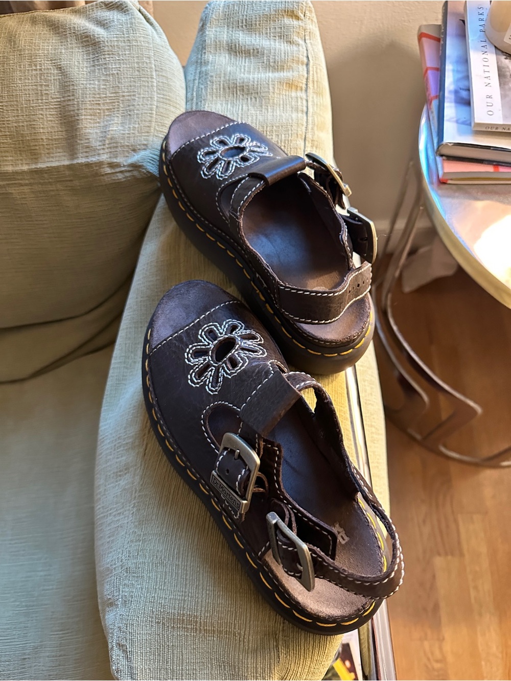 Women’s Dr. Martens Dunnet flower sandals size 7 - Picture 2 of 7
